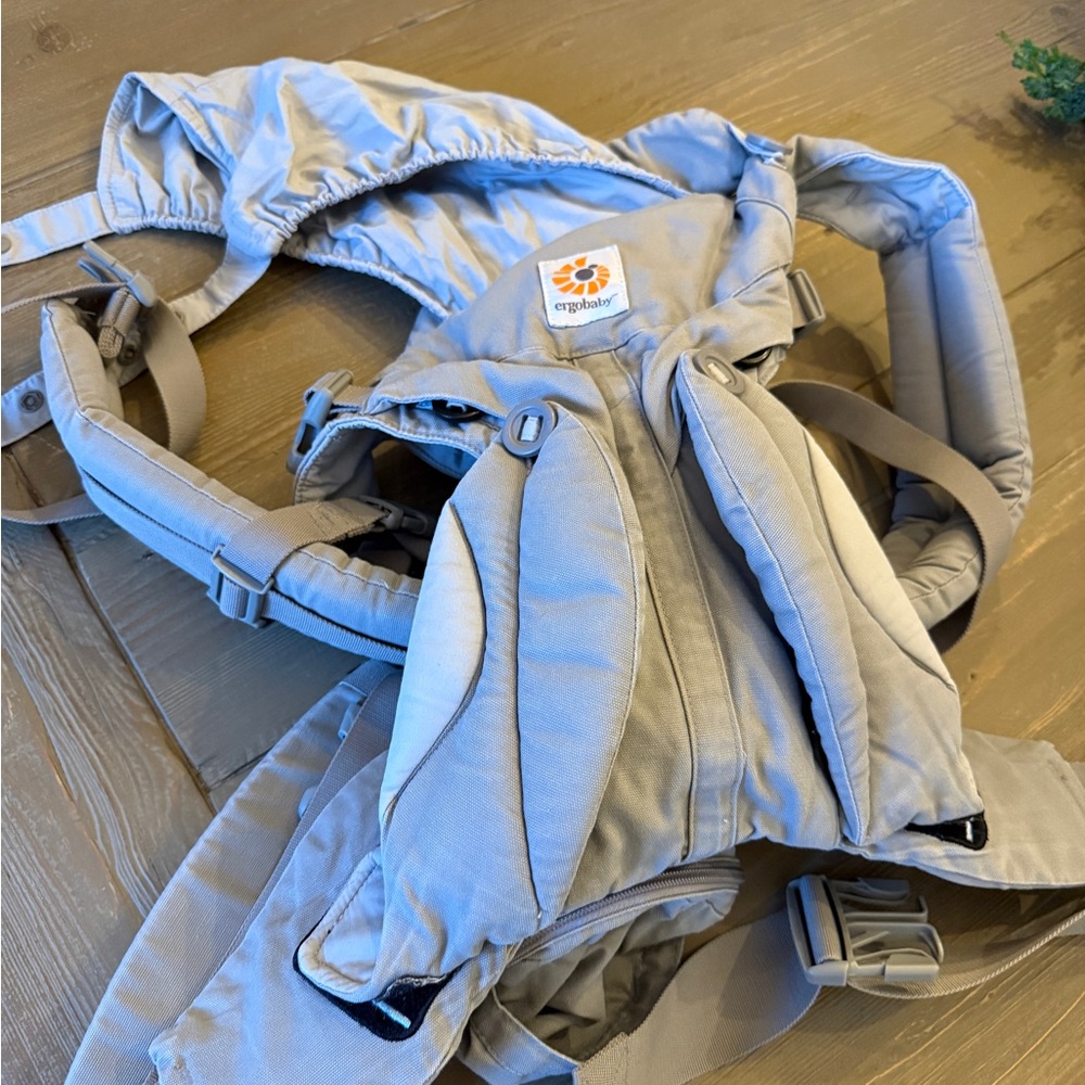 Ergobaby Classic Carrier in Light Gray